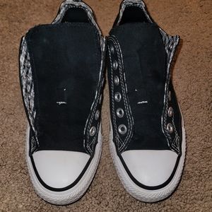 Womans Converse size 7 shoes